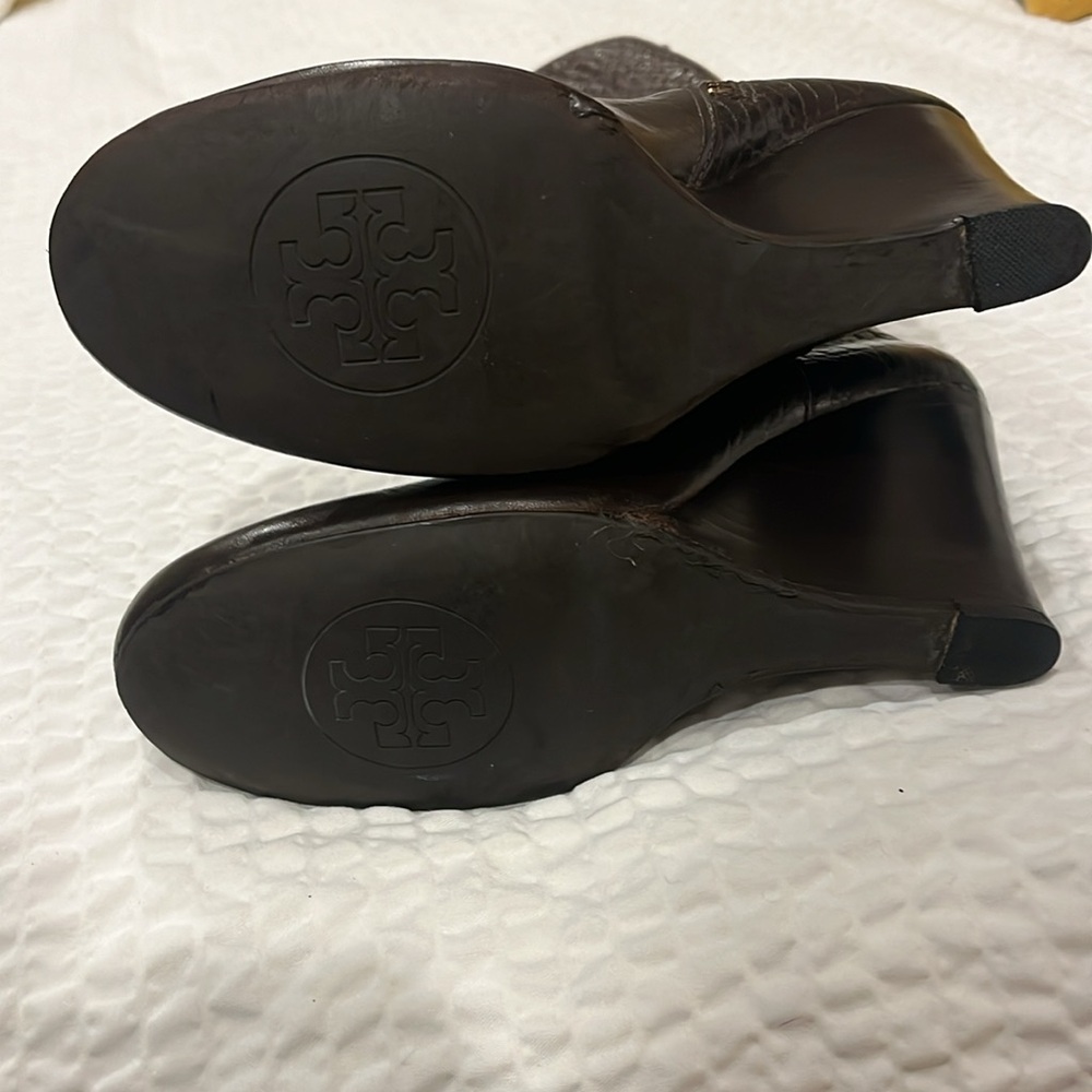 Authentic Tory Burch Dabney wedge boot- well cared for leather/hardware size 9 - Picture 7 of 10